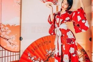GIRLT果团网 – 周妍希：镂空的图包，怪不得这么多人钱如流水