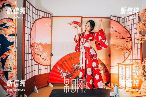 GIRLT果团网-周妍希 GIRLT果团网 - 周妍希:镂空的图包,怪不得这么多人钱如流水