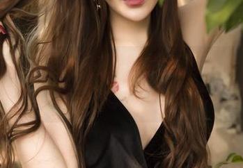 GIRLT果团网 – 在哪能找到周妍希的短裙合集？在线奉上，来一发就懂了。