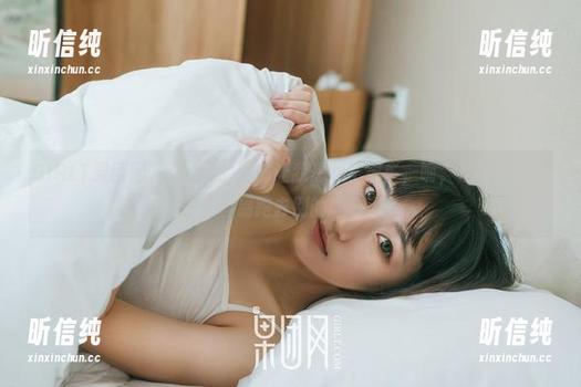GIRLT果团网 - 龚玥菲的网袜让我想到了很多，呃，也许是我脑子太容易跑去别的地方了。