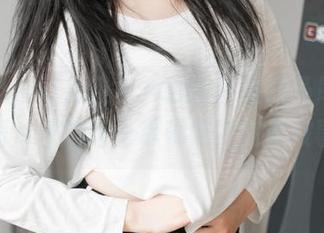 HuaYang花漾 – Abby李雅双马尾写真，图片里的每一笔都像是在讲故事。