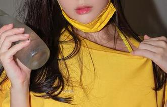Kang Inkyung的白衬衫也太像cos的日常了吧,恍惚间不知身处何地。