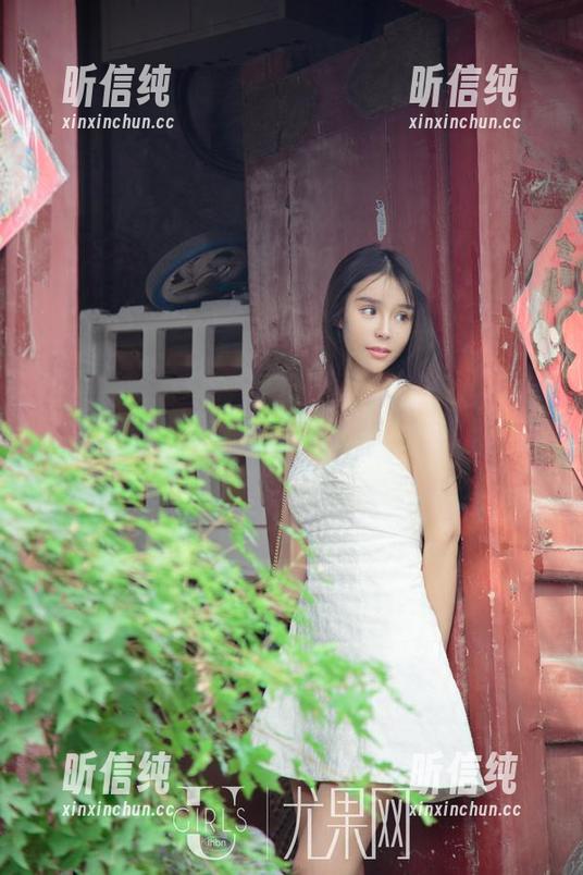 尤果网的定制图集，甜蜜盛夏里我想泡在泳池，顺便看图。