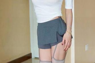 Xiuren秀人网 - 奈奈Fox的泳池写真：那水波在撩拨谁的心呢？