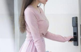 Xiuren秀人网 – 奈汐酱nice的毛衣写真，时不时就想多看几遍！