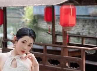 Xiuren秀人网 - 职业装合集:草莓zz教你如何打工也能时髦
