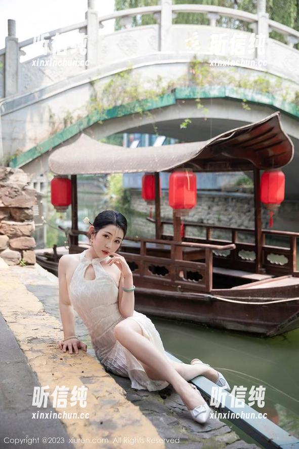 Xiuren秀人网 - 职业装合集：草莓zz教你如何打工也能时髦