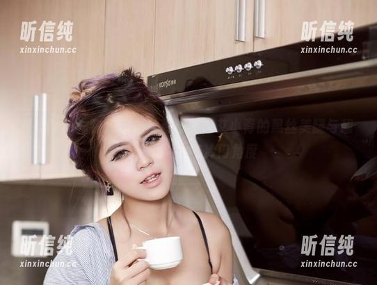 YouWu尤物馆 - 图片看过瘾，艾小青的黑丝美腿与翘臀，818人气冷门角度