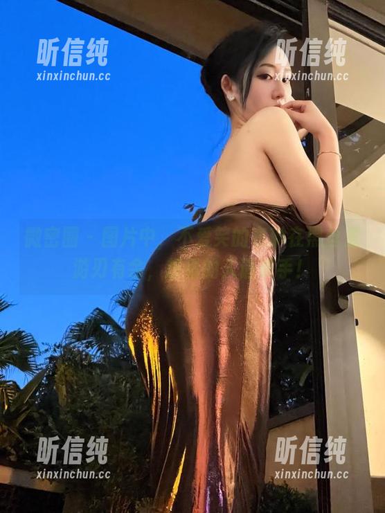 不爱笑的赛琳 微密圈 - 图片中,不爱笑的赛琳在黑丝里游刃有余,想看的人请举手!
