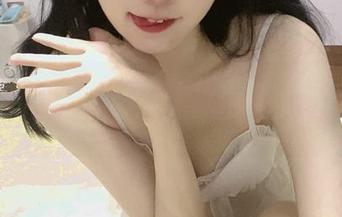 倦倦喵的吊带白丝系列竟然勇敢挑战无圣光印象,一言难尽。