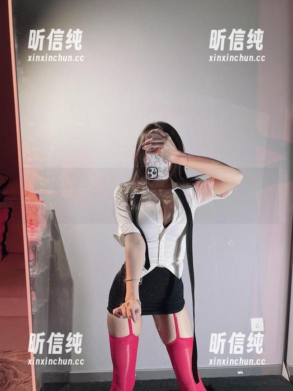 兔宝妮to 微密圈 - 兔宝妮to格子女仆装图集,感觉好像是从漫画里跑出来的?