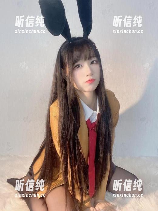 微密圈 - 十万口草莓粥粥的吊带写真，最近这衣服真不少了吧，太会选了！
