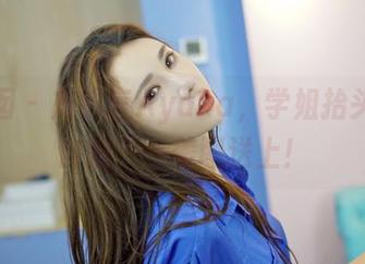 嗲囡囡 – 方绮言Ayaka，学姐抬头间的自拍——美图送上！
