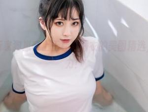 看!奇行家狗崽穿上玉桂狗睡衣的美图精选,萌到脱力!