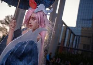 正巧看到奶狮不咬人的公孙离写真，乌哇，没想到会引起我这般关注。