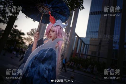 正巧看到奶狮不咬人的公孙离写真，乌哇，没想到会引起我这般关注。