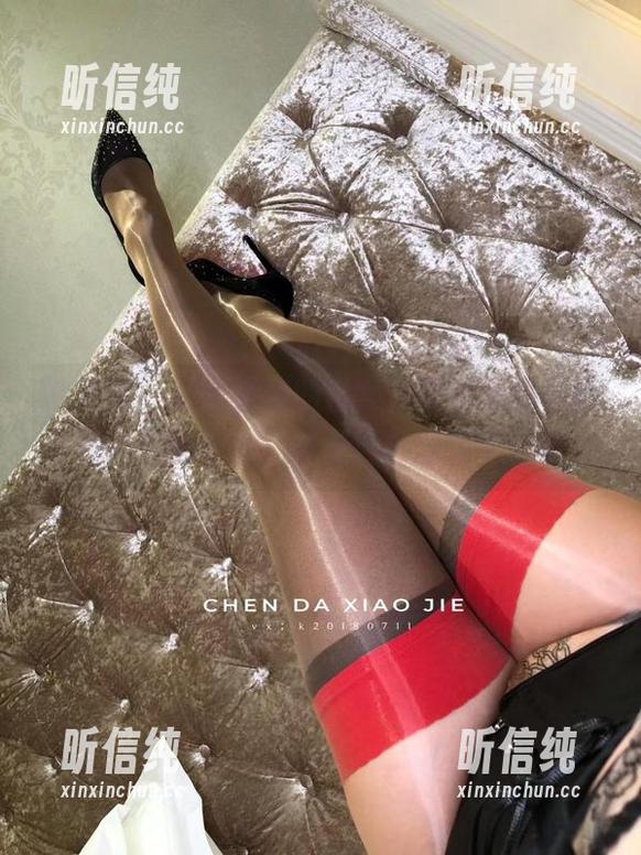 微密圈 - 宸大小姐的合集，原图里的认真和视频里的轻松，真是意外的绰号组合。