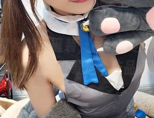 小女巫露娜的圣诞装，居然有这种小心思，难怪值得下载这个作品集！