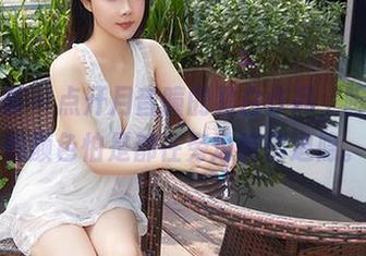 尤蜜荟 – 点开月音瞳的黑白作品，喔，其他颜色怕是都在旁边悄悄退隐。