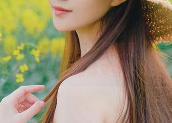 年年Nnian的写真每一页都是“晴天”——居然让我怀念起放假那几天!