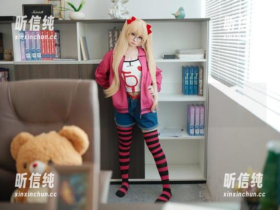初音未来在兔子洞里开party！幼水铃衣cos的图包让你欲罢不能！