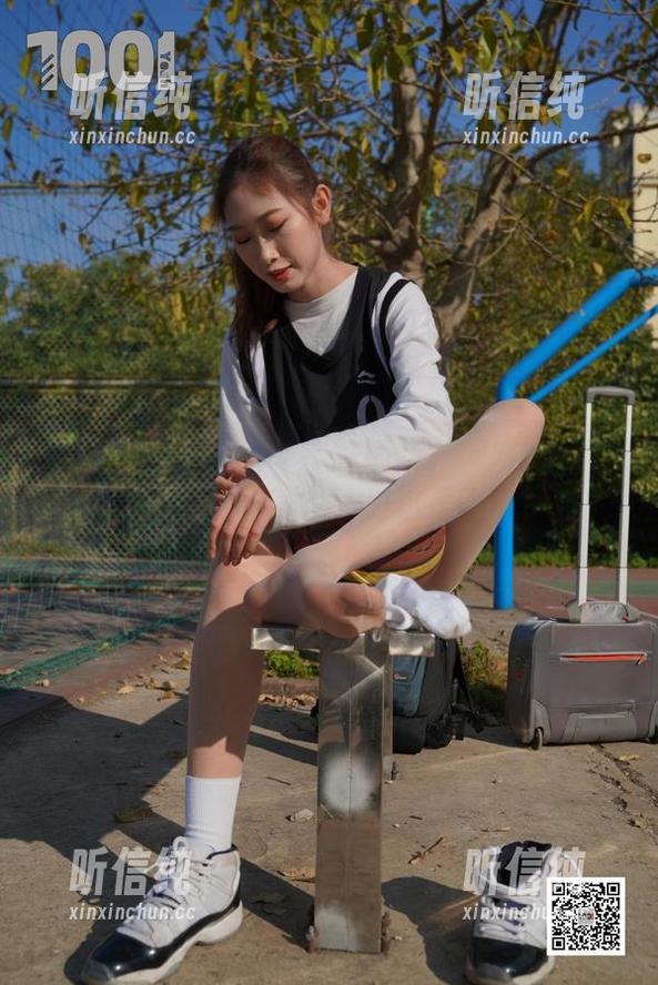 异思趣向 - 表妹的黑丝图包，为啥每一张都那么抓人眼球？我认为这是不可思议的。