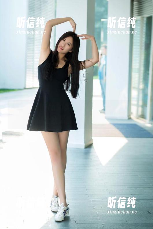 推女郎 - Rita的美腿线条真让人心动，可别让我无意中看呆了哦…
