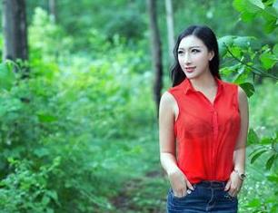 推女郎 – 没想到观看李丽莎这一身连体衣，竟然能让我在图包中寻找灵感，好玩！