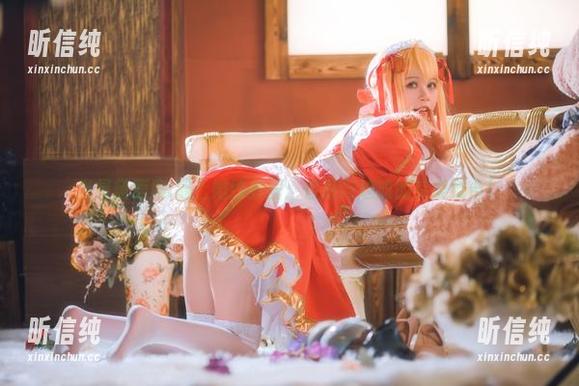 当星黛鹿鹿i遇上婚纱套图：性感与尴尬的完美结合！