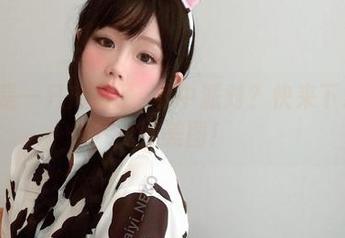 奶牛+是一只废喵了=水中派对？快来下载这组免费美图！