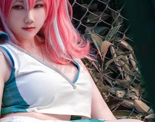 图包抢先看:是本末末和她的健身环运动套装,简直是健身新风尚!