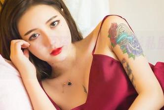 独特视角：洛丽塔大哥的白衬衫私房，别说我没提醒。