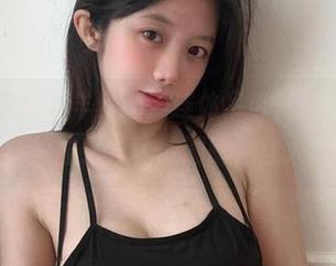 微密圈 – 火龙果羊穿上黑连体吊带美图，果然是个既炫酷又神秘的潮牌代言人！