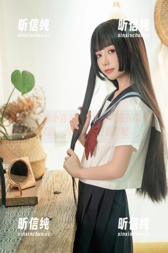 爆机少女喵小吉私拍，这红裙是在哪家店买的，这样也太好看了吧