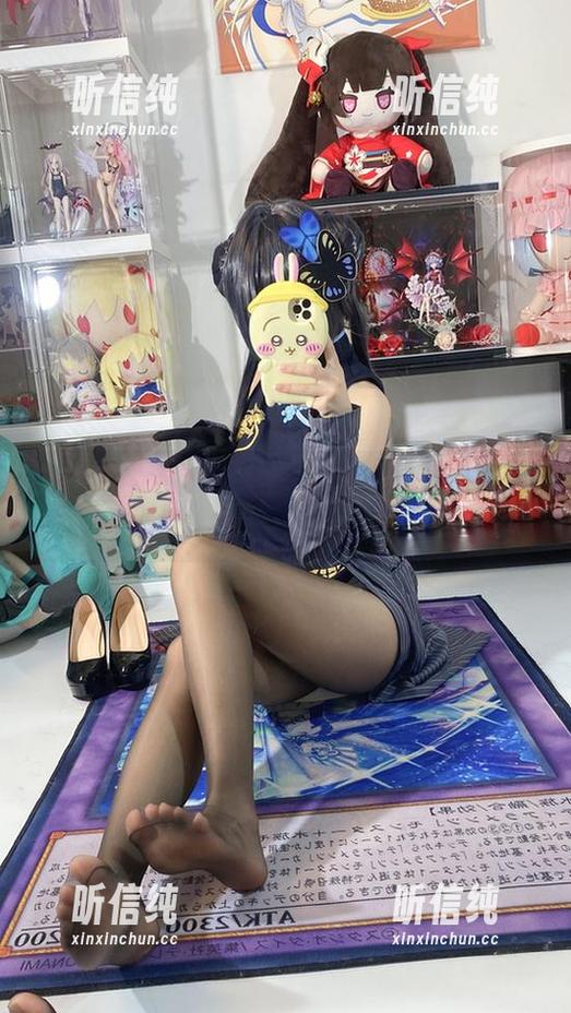 白栎Shirly制服作品，网盘里藏了多少小心思？