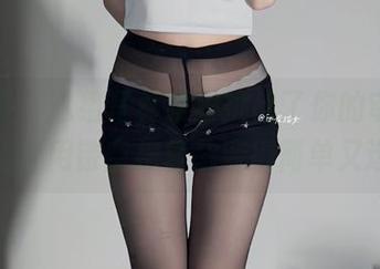 微密圈 – 这组写真狠狠挑战了你的审美，白龙猫女用镂空把复杂变得简单又迷人。