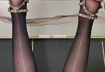 微密圈 – 白龙猫女又来了，这次是她足底的高清美图，真心让人想多看几眼。