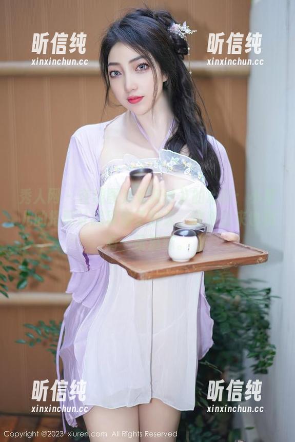 秀人网-小紫儿 秀人网 - 在线图集《灰丝》的心路:小紫儿的搭配让我琢磨了好久,这灰看来也别有一番滋味。