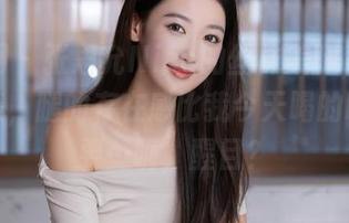 秀人网 – 张思允Nice的丝袜美腿，高清写真集，腿的存在感比我今天喝的咖啡还要…呃，醒目？