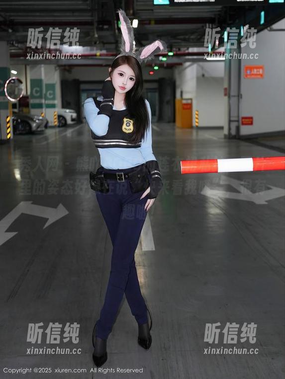 秀人网-熊吖BOBO 秀人网 - 熊吖BOBO的连衣裙私拍,图片里的姿态好像在说“快来看我哦”,很有趣啦!
