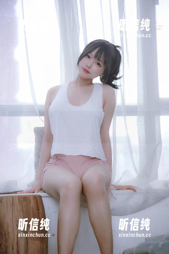 荒井喵喵，无敌路易九世旗袍cos，图片不要随便哦