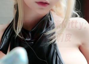 菠萝社 – 红裙下的赵小米Kitty：图片里藏着她的小调皮