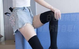 袜啵啵 – 熊熊晒写真，白色棉袜变身“踩脏”传奇，免费照片请自取！