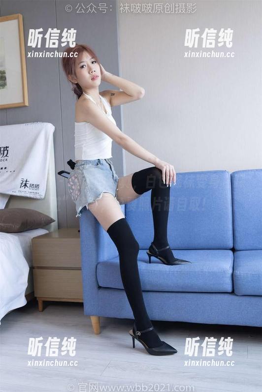 袜啵啵 - 熊熊晒写真，白色棉袜变身“踩脏”传奇，免费照片请自取！