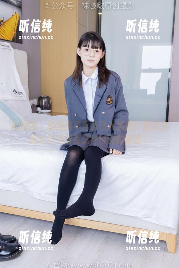 袜啵啵 - 甜甜圈不需要圣光桌面！图包里的丝袜和裸足是种特别的诱惑。