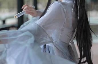 怎样的白丝才能配得上贝儿酱Miki的优雅?图集总有答案。
