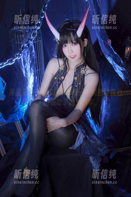 里见年一 被里见年一的美脚牵着走——原图让我心痒,图册给了我小确幸。