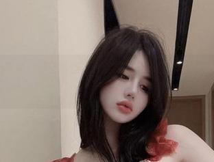 微密圈 – 阿色写真：镂空蕾丝下藏着的不只有肌肤，还有略带臭臭的个性