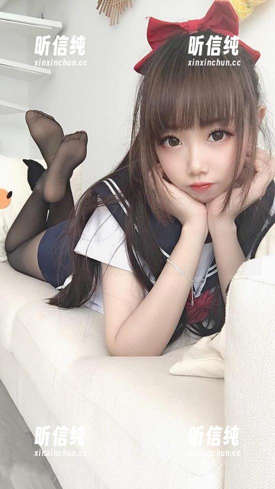 雪琪SAMA 和雪琪SAMA的车内JK来一场高清偶遇,原图照得真让人想为车门把手感到骄傲。