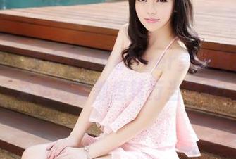 青豆客 – 嘉宝贝儿Vetiver美脚写真一出，连运动鞋都想转行当鞋模！